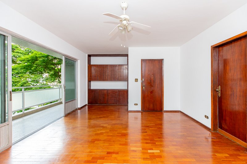 Apartamento 128m² em Moema 3 dorm 1 vaga Alameda dos Arapanés São Paulo - 