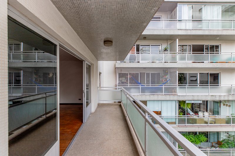 Apartamento 128m² em Moema 3 dorm 1 vaga Alameda dos Arapanés São Paulo - 