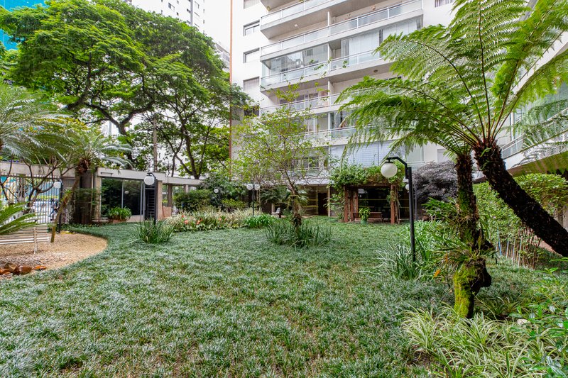 Apartamento 128m² em Moema 3 dorm 1 vaga Alameda dos Arapanés São Paulo - 
