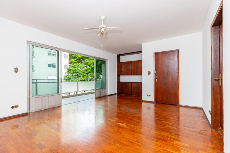 Apartamento 128m² em Moema 3 dorm 1 vaga Alameda dos Arapanés São Paulo - 