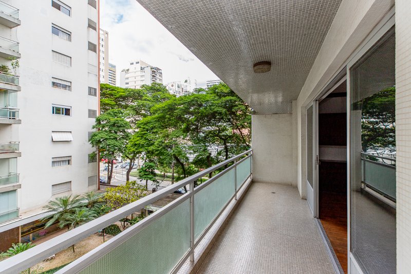Apartamento 128m² em Moema 3 dorm 1 vaga Alameda dos Arapanés São Paulo - 
