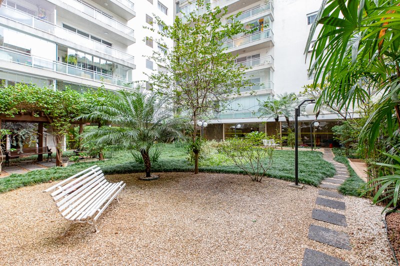 Apartamento 128m² em Moema 3 dorm 1 vaga Alameda dos Arapanés São Paulo - 
