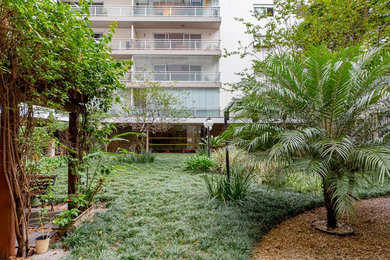 Apartamento 128m² em Moema 3 dorm 1 vaga Alameda dos Arapanés São Paulo - 