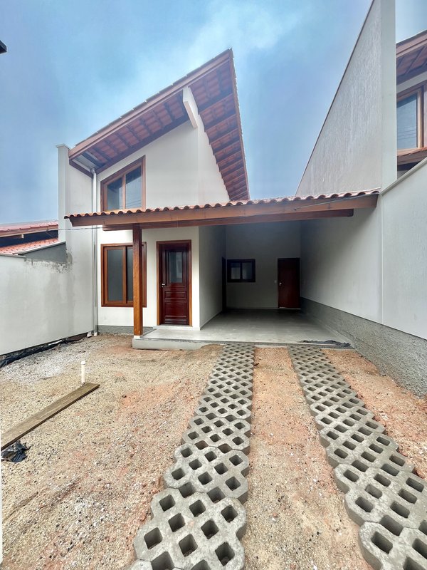 CASA COM 2 DORMITÓRIOS EM DOM JOAQUIM - Brusque - 