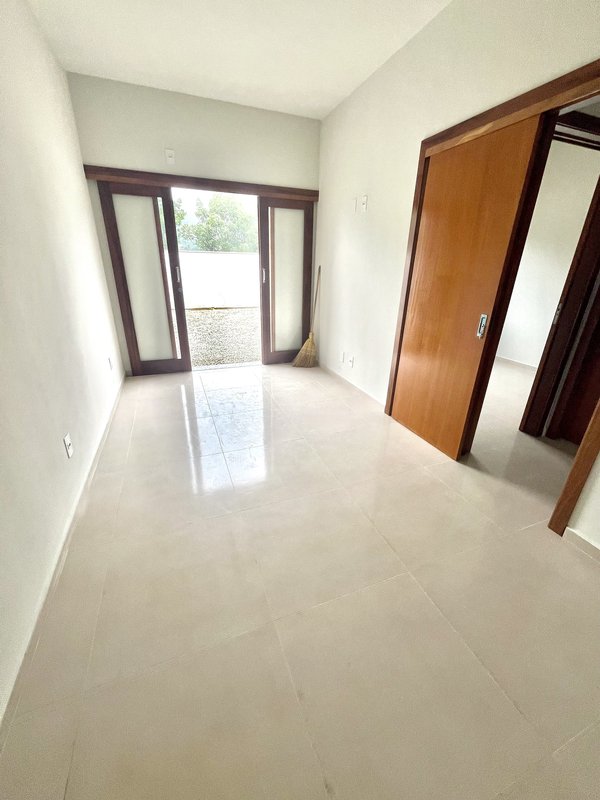 CASA COM 2 DORMITÓRIOS EM DOM JOAQUIM - Brusque - 