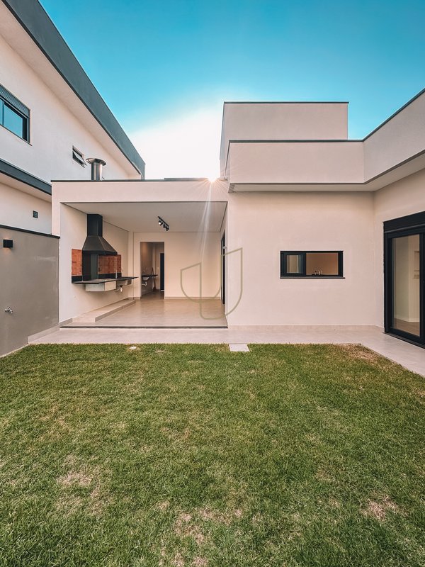 Casa Térrea com 3 Dormitórios no Reserva Aruanã Avenida Robson Custódio Machado São José dos Campos - 