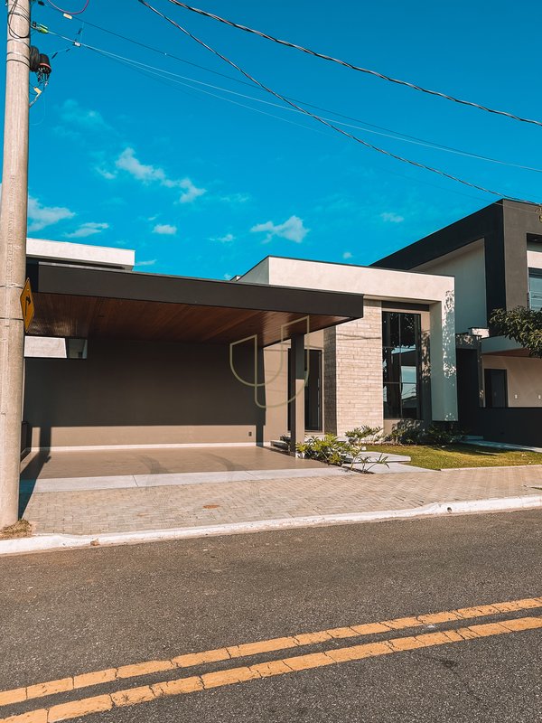 Casa Térrea com 3 Dormitórios no Reserva Aruanã Avenida Robson Custódio Machado São José dos Campos - 