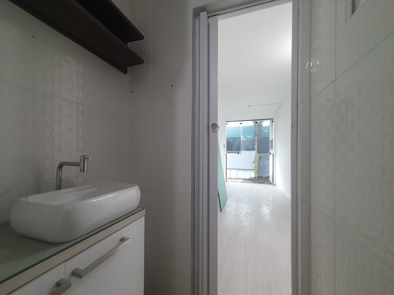 Loja Comercial Triplex no Centro Comercial de Alphaville 96m² Calçada das Anêmonas Barueri - 