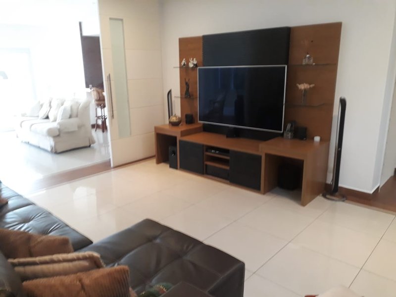 Casa mobiliada em condomínio de luxo Avenida Yojiro Takaoka Santana de Parnaíba - 