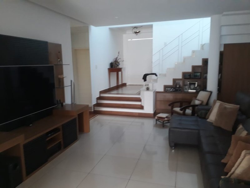 Casa mobiliada em condomínio de luxo Avenida Yojiro Takaoka Santana de Parnaíba - 
