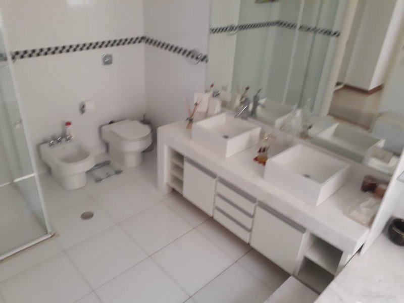 Casa mobiliada em condomínio de luxo Avenida Yojiro Takaoka Santana de Parnaíba - 