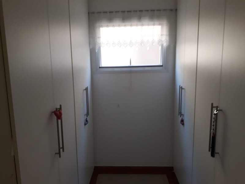 Casa mobiliada em condomínio de luxo Avenida Yojiro Takaoka Santana de Parnaíba - 
