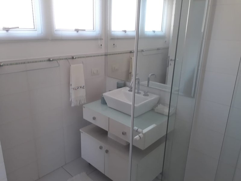 Casa mobiliada em condomínio de luxo Avenida Yojiro Takaoka Santana de Parnaíba - 