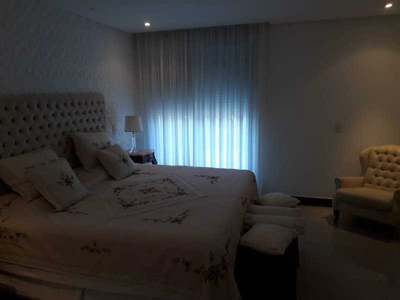 Casa mobiliada em condomínio de luxo Avenida Yojiro Takaoka Santana de Parnaíba - 