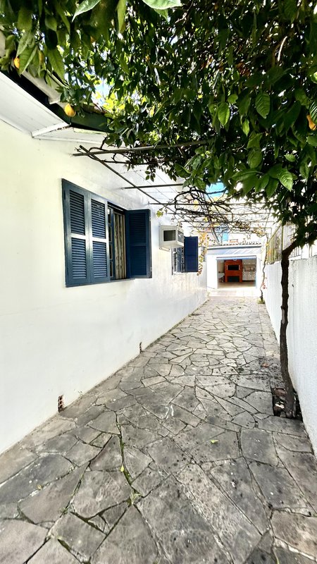 R$ 470.000 - CASA DE ALVENARIA - 150M2 - 3 DORM - SUÍTE - ESCRITÓRIO - 5 VAGAS Rua Padre João Batista Reus Porto Alegre - 