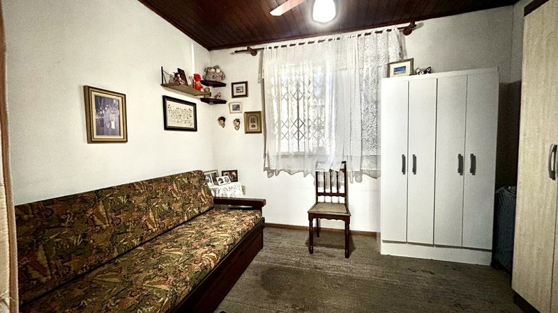 R$ 470.000 - CASA DE ALVENARIA - 150M2 - 3 DORM - SUÍTE - ESCRITÓRIO - 5 VAGAS Rua Padre João Batista Reus Porto Alegre - 