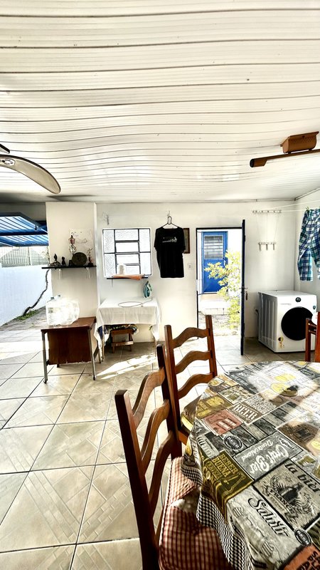 R$ 470.000 - CASA DE ALVENARIA - 150M2 - 3 DORM - SUÍTE - ESCRITÓRIO - 5 VAGAS Rua Padre João Batista Reus Porto Alegre - 