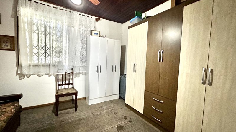 R$ 470.000 - CASA DE ALVENARIA - 150M2 - 3 DORM - SUÍTE - ESCRITÓRIO - 5 VAGAS Rua Padre João Batista Reus Porto Alegre - 