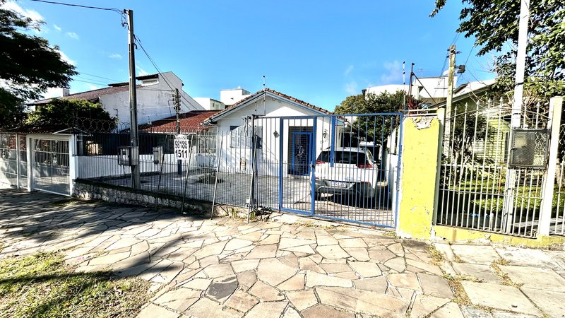 R$ 470.000 - CASA DE ALVENARIA - 150M2 - 3 DORM - SUÍTE - ESCRITÓRIO - 5 VAGAS Rua Padre João Batista Reus Porto Alegre - 