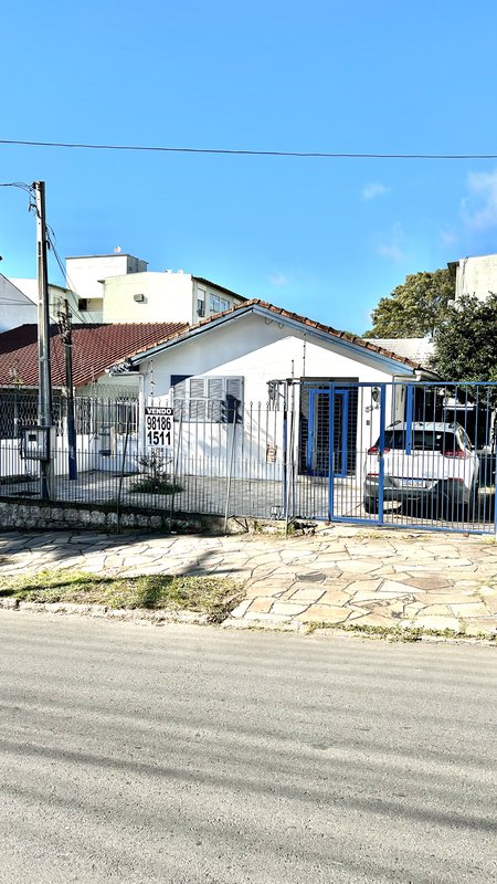 R$ 470.000 - CASA DE ALVENARIA - 150M2 - 3 DORM - SUÍTE - ESCRITÓRIO - 5 VAGAS Rua Padre João Batista Reus Porto Alegre - 