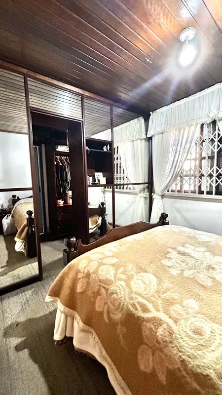 R$ 470.000 - CASA DE ALVENARIA - 150M2 - 3 DORM - SUÍTE - ESCRITÓRIO - 5 VAGAS Rua Padre João Batista Reus Porto Alegre - 