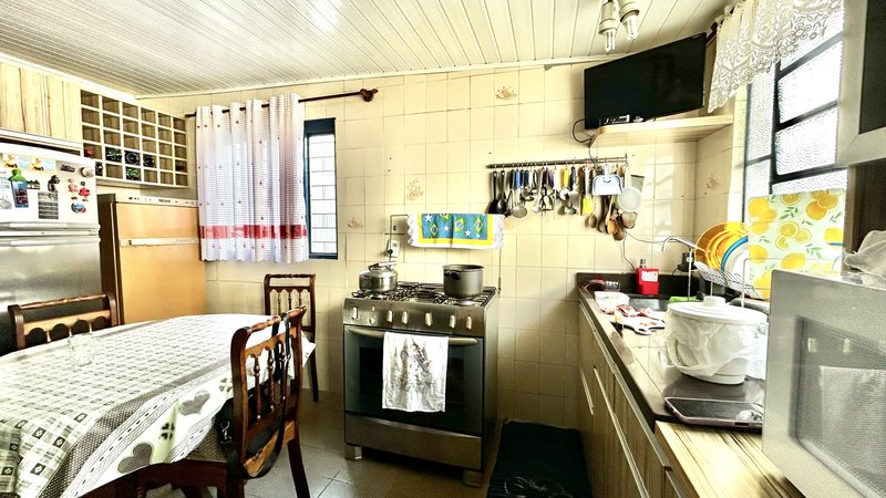 R$ 470.000 - CASA DE ALVENARIA - 150M2 - 3 DORM - SUÍTE - ESCRITÓRIO - 5 VAGAS Rua Padre João Batista Reus Porto Alegre - 