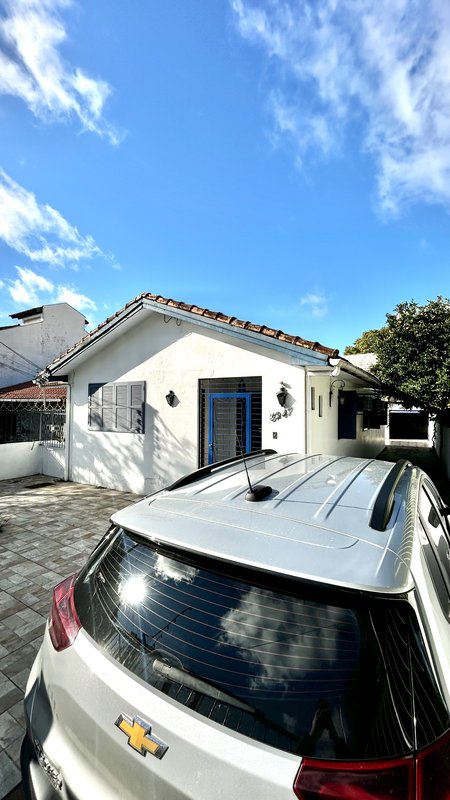 R$ 470.000 - CASA DE ALVENARIA - 150M2 - 3 DORM - SUÍTE - ESCRITÓRIO - 5 VAGAS Rua Padre João Batista Reus Porto Alegre - 
