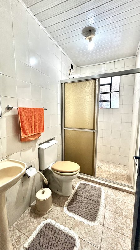 R$ 470.000 - CASA DE ALVENARIA - 150M2 - 3 DORM - SUÍTE - ESCRITÓRIO - 5 VAGAS Rua Padre João Batista Reus Porto Alegre - 
