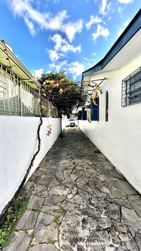 R$ 470.000 - CASA DE ALVENARIA - 150M2 - 3 DORM - SUÍTE - ESCRITÓRIO - 5 VAGAS Rua Padre João Batista Reus Porto Alegre - 