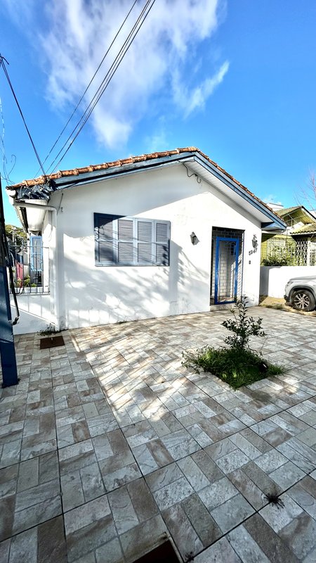 R$ 470.000 - CASA DE ALVENARIA - 150M2 - 3 DORM - SUÍTE - ESCRITÓRIO - 5 VAGAS Rua Padre João Batista Reus Porto Alegre - 