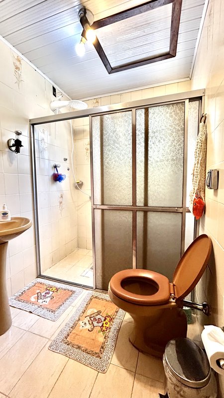 R$ 470.000 - CASA DE ALVENARIA - 150M2 - 3 DORM - SUÍTE - ESCRITÓRIO - 5 VAGAS Rua Padre João Batista Reus Porto Alegre - 