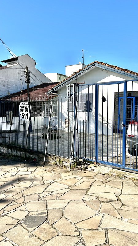 R$ 470.000 - CASA DE ALVENARIA - 150M2 - 3 DORM - SUÍTE - ESCRITÓRIO - 5 VAGAS Rua Padre João Batista Reus Porto Alegre - 