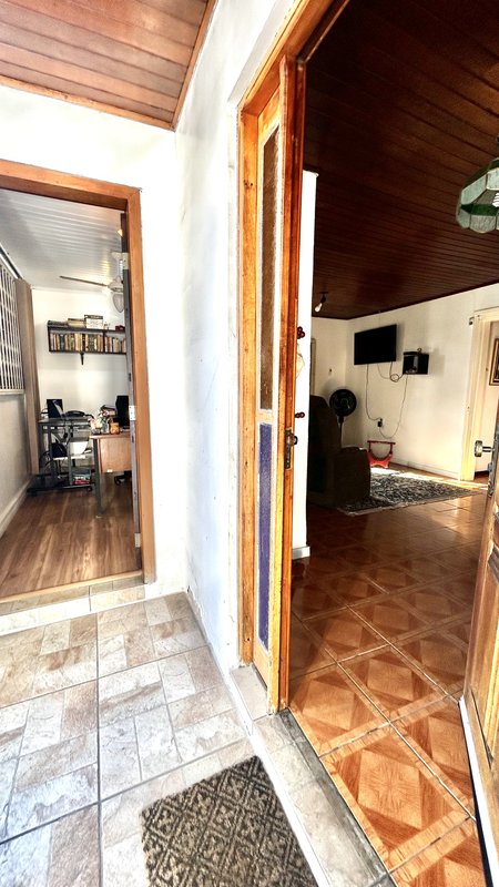 R$ 470.000 - CASA DE ALVENARIA - 150M2 - 3 DORM - SUÍTE - ESCRITÓRIO - 5 VAGAS Rua Padre João Batista Reus Porto Alegre - 