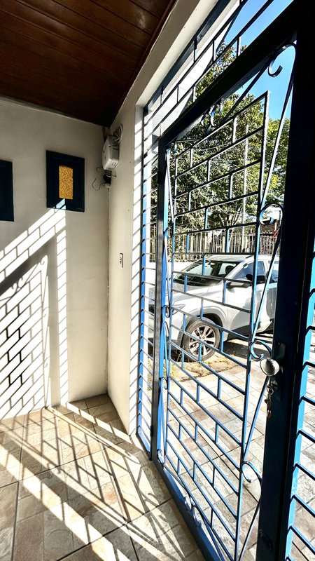 R$ 470.000 - CASA DE ALVENARIA - 150M2 - 3 DORM - SUÍTE - ESCRITÓRIO - 5 VAGAS Rua Padre João Batista Reus Porto Alegre - 