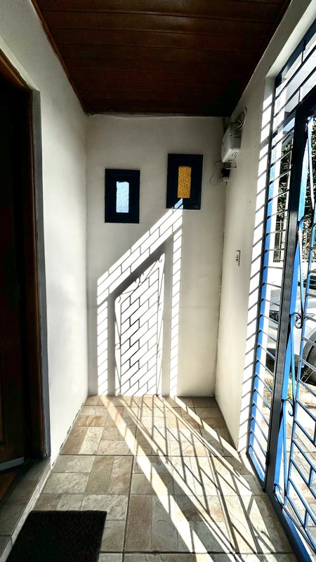 R$ 470.000 - CASA DE ALVENARIA - 150M2 - 3 DORM - SUÍTE - ESCRITÓRIO - 5 VAGAS Rua Padre João Batista Reus Porto Alegre - 