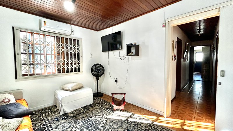 R$ 470.000 - CASA DE ALVENARIA - 150M2 - 3 DORM - SUÍTE - ESCRITÓRIO - 5 VAGAS Rua Padre João Batista Reus Porto Alegre - 