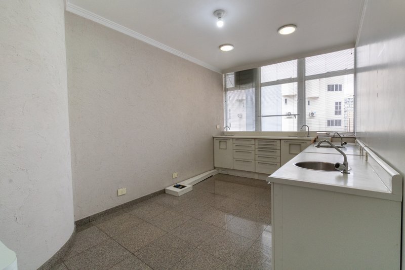 Conjunto Comercial 103m² na Vila Nova Conceição Rua Afonso Braz São Paulo - 