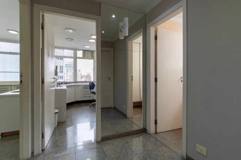 Conjunto Comercial 103m² na Vila Nova Conceição Rua Afonso Braz São Paulo - 