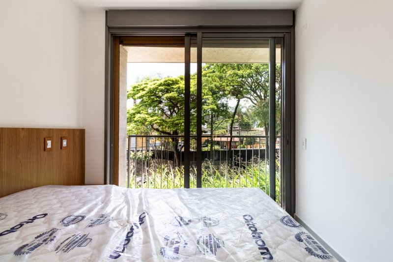 Apartamento na Cidade Jardim com 84m² 1 suíte 1 vaga Rua Itapé-acu São Paulo - 