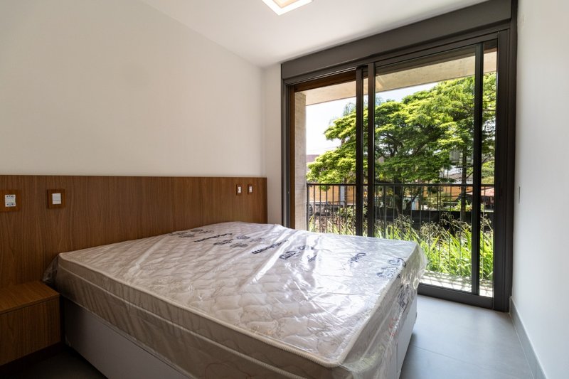 Apartamento na Cidade Jardim com 84m² 1 suíte 1 vaga Rua Itapé-acu São Paulo - 
