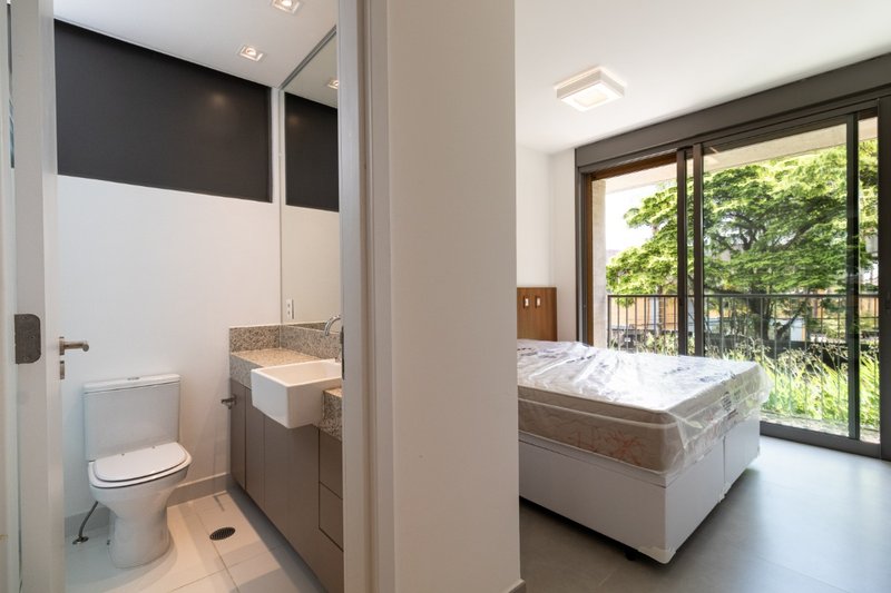 Apartamento na Cidade Jardim com 84m² 1 suíte 1 vaga Rua Itapé-acu São Paulo - 