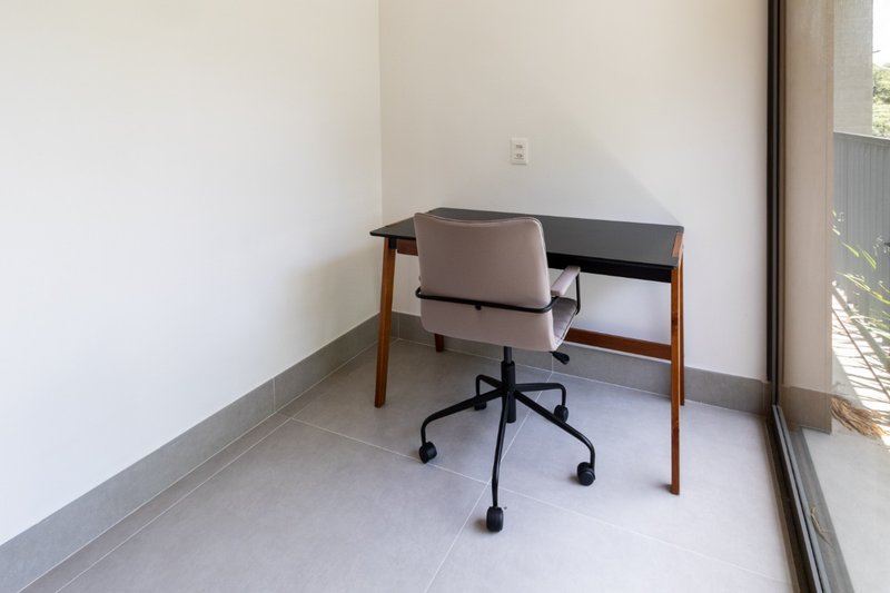 Apartamento na Cidade Jardim com 84m² 1 suíte 1 vaga Rua Itapé-acu São Paulo - 