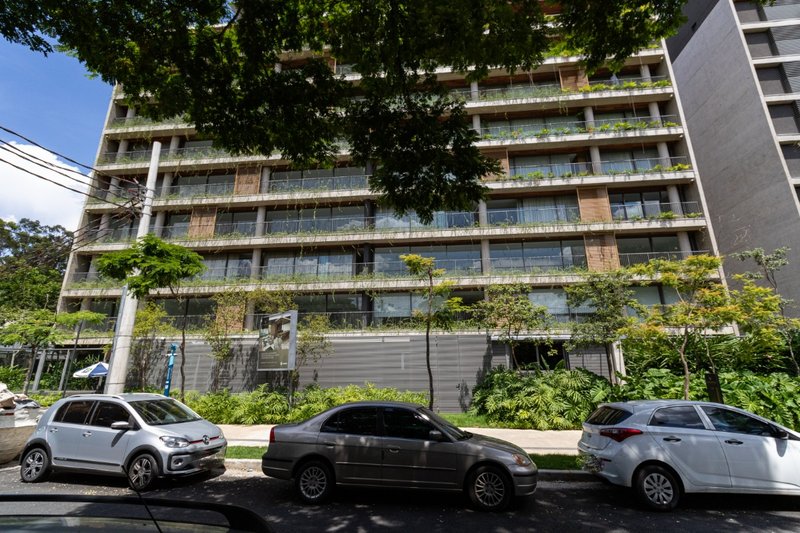 Apartamento na Cidade Jardim com 84m² 1 suíte 1 vaga Rua Itapé-acu São Paulo - 