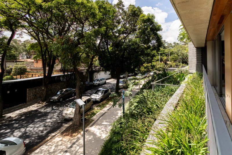 Apartamento na Cidade Jardim com 84m² 1 suíte 1 vaga Rua Itapé-acu São Paulo - 