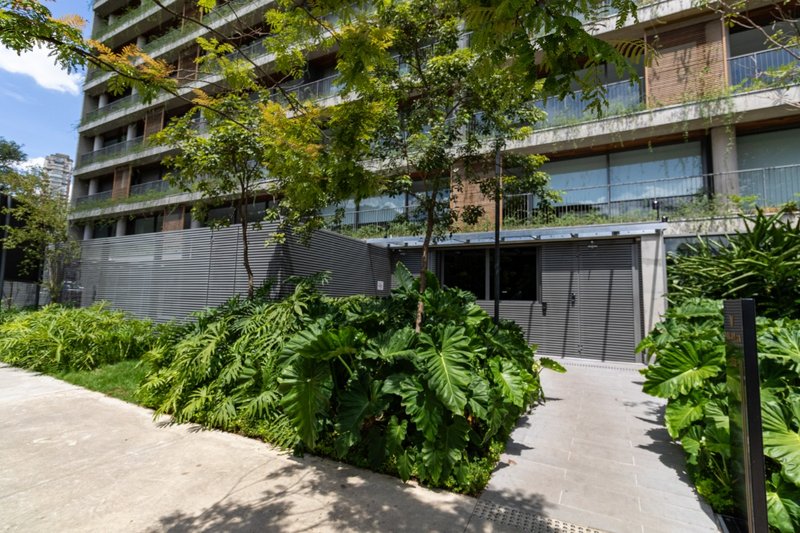 Apartamento na Cidade Jardim com 84m² 1 suíte 1 vaga Rua Itapé-acu São Paulo - 