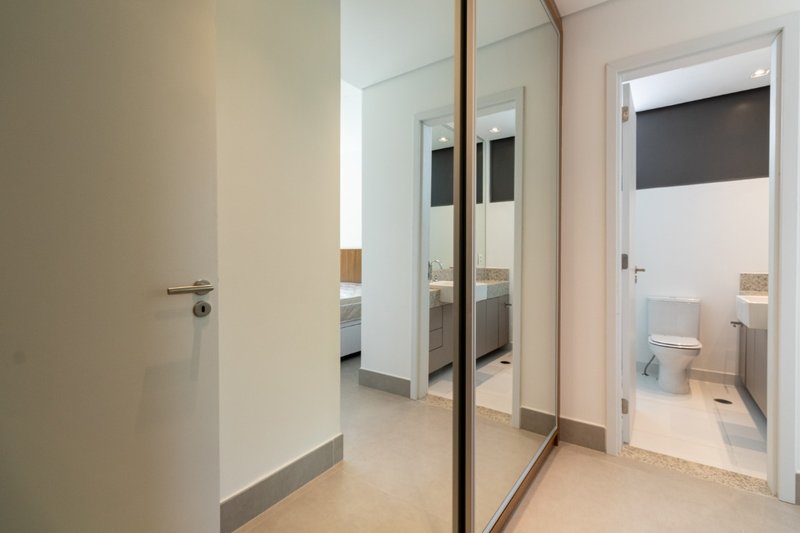 Apartamento na Cidade Jardim com 84m² 1 suíte 1 vaga Rua Itapé-acu São Paulo - 
