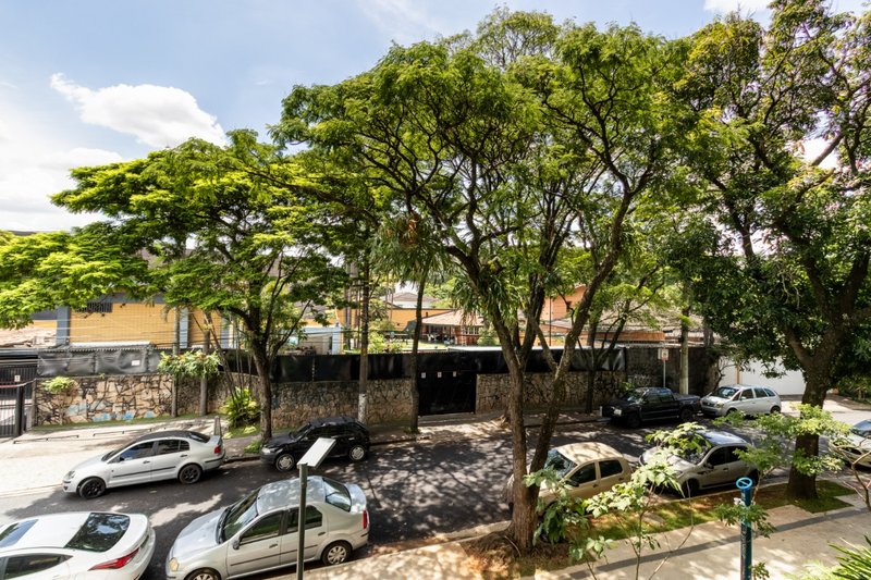 Apartamento na Cidade Jardim com 84m² 1 suíte 1 vaga Rua Itapé-acu São Paulo - 