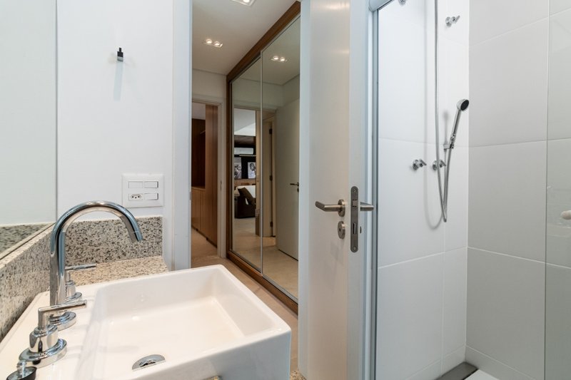 Apartamento na Cidade Jardim com 84m² 1 suíte 1 vaga Rua Itapé-acu São Paulo - 
