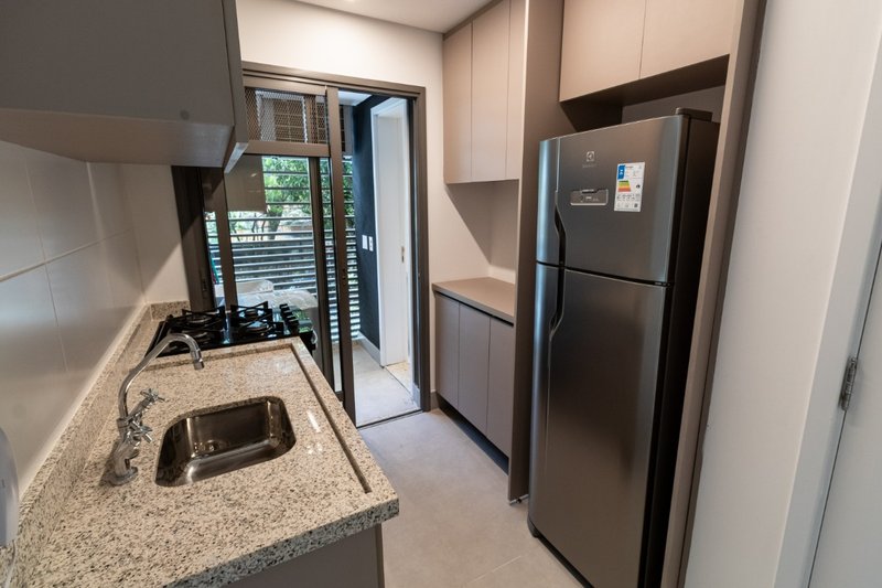 Apartamento na Cidade Jardim com 84m² 1 suíte 1 vaga Rua Itapé-acu São Paulo - 