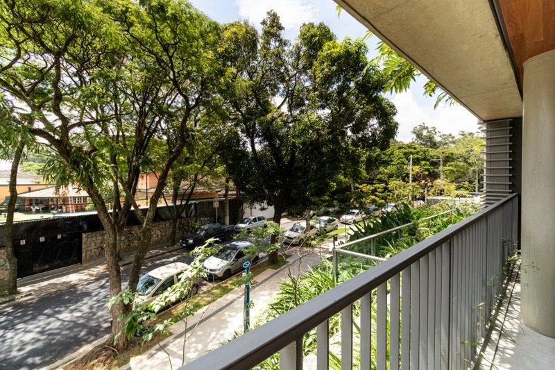 Apartamento na Cidade Jardim com 84m² 1 suíte 1 vaga Rua Itapé-acu São Paulo - 